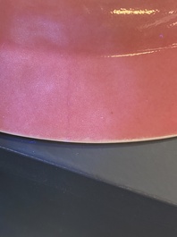 Une coupe en porcelaine de Chine coquille d'oeuf au dos en rouge de rubis, Yongzheng