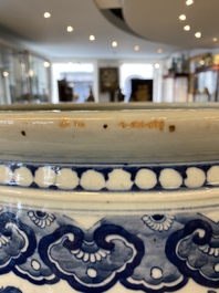A large Chinese blue and white fish bowl with an eagle and magpies, 19th C.