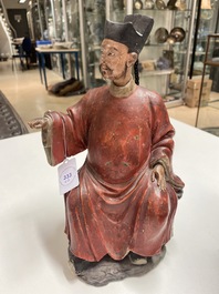 Une paire de figures aux t&ecirc;tes amovibles en terre cuite peinte, Qianlong