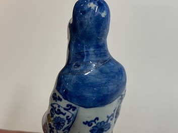 Twee blauw-witte Delftse figuren van een Chinese man en een vrouw, 1e kwart 18e eeuw