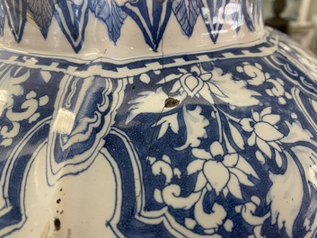 Un grand vase de forme balustre en fa&iuml;ence en bleu et blanc, Delft ou Francfort, fin du 17&egrave;me