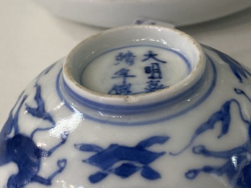 Een Chinese wit-geglazuurde kom, een blauw-wit kommetje en een dekseldoos met ingekerfd decor, Ming en Qing