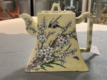 A Chinese verte biscuit yellow-ground teapot and cover, 19th C.