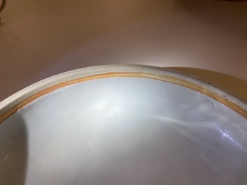 Un couvercle d'une bo&icirc;te ronde en porcelaine de Chine en bleu et blanc &agrave; d&eacute;cor des '100 gar&ccedil;ons', Wanli