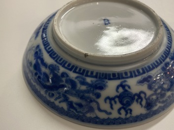 Une coupe en porcelaine de Chine 'Bleu de Hue' pour le Vietnam, marque Nhat pour l'emp&eacute;reur Minh Mang, 1820-1839