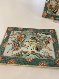 Une paire de plaques en porcelaine de Chine famille verte, 19&egrave;me