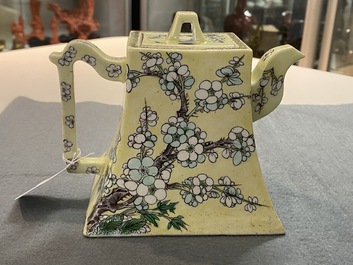 A Chinese verte biscuit yellow-ground teapot and cover, 19th C.