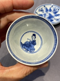Een Chinese blauw-witte kom en een paar koppen en schotels, Kangxi