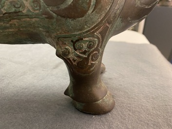 Een Chinese met zilver ingelegde bronzen 'xizun' kan in de vorm van een ram, Ming
