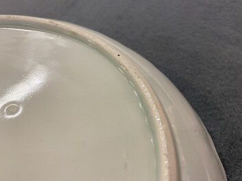 Une assiette armori&eacute;e en porcelaine de Japon en bleu et blanc, Edo, 18&egrave;me
