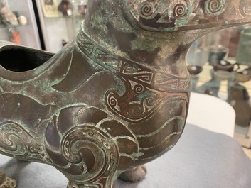 Une verseuse de type 'xizun' en forme de b&eacute;lier en bronze incrust&eacute; d'argent, Chine, Ming