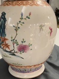 Un vase en porcelaine de Chine famille rose figurant un chariot tir&eacute; par un cerf, 19&egrave;me