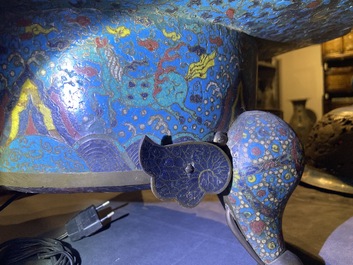 Un grand br&ucirc;le-parfum tripod en &eacute;maux cloisonn&eacute;s, Chine, 19&egrave;me