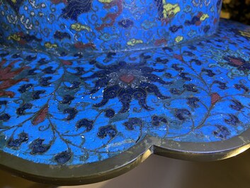 Un grand br&ucirc;le-parfum tripod en &eacute;maux cloisonn&eacute;s, Chine, 19&egrave;me