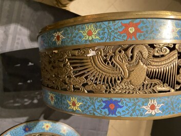 Un grand br&ucirc;le-parfum tripod en &eacute;maux cloisonn&eacute;s, Chine, 19&egrave;me