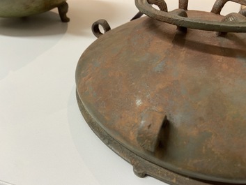 A Chinese bronze ritual tripod 'zhan' food vessel and cover, middle to late Spring and Autumn period