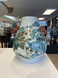 Un vase de forme 'hu' en porcelaine de Chine famille rose &agrave; d&eacute;cor des '100 daims', marque de Qianlong, R&eacute;publique