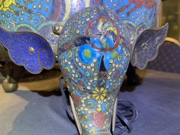 Un grand br&ucirc;le-parfum tripod en &eacute;maux cloisonn&eacute;s, Chine, 19&egrave;me