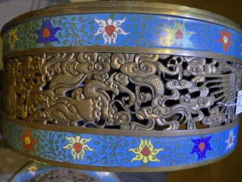 Un grand br&ucirc;le-parfum tripod en &eacute;maux cloisonn&eacute;s, Chine, 19&egrave;me