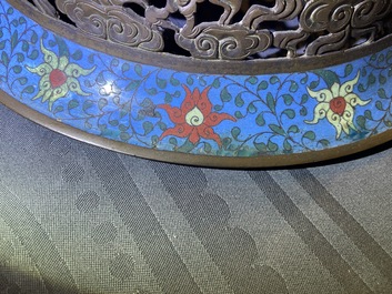 Un grand br&ucirc;le-parfum tripod en &eacute;maux cloisonn&eacute;s, Chine, 19&egrave;me