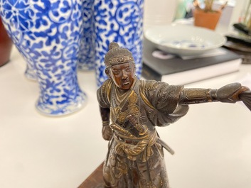 Une figure d'un guerrier en bronze patin&eacute; et dor&eacute;, sign&eacute; Miyao, Meiji, 19&egrave;me