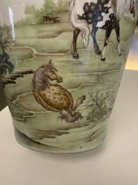 Un vase en porcelaine de Chine famille rose &agrave; d&eacute;cor des 'Huit chevaux de Mu Wang', marque de Hongxian, 20&egrave;me