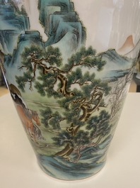 Un vase en porcelaine de Chine famille rose &agrave; d&eacute;cor des 'Huit chevaux de Mu Wang', marque de Hongxian, 20&egrave;me