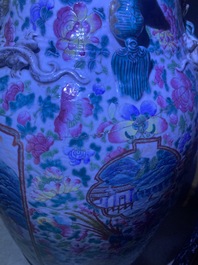 A large Chinese famille rose 'battle scene' vase, 19th C.