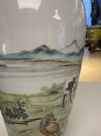 Un vase en porcelaine de Chine famille rose &agrave; d&eacute;cor des 'Huit chevaux de Mu Wang', marque de Hongxian, 20&egrave;me