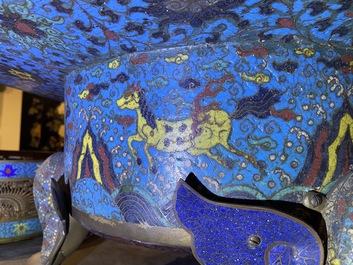 Un grand br&ucirc;le-parfum tripod en &eacute;maux cloisonn&eacute;s, Chine, 19&egrave;me