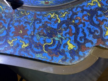 Un grand br&ucirc;le-parfum tripod en &eacute;maux cloisonn&eacute;s, Chine, 19&egrave;me