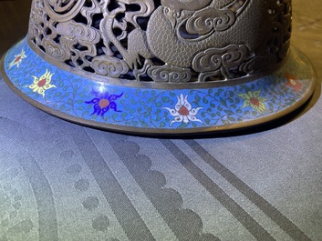 Un grand br&ucirc;le-parfum tripod en &eacute;maux cloisonn&eacute;s, Chine, 19&egrave;me