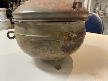 A Chinese bronze ritual tripod 'zhan' food vessel and cover, middle to late Spring and Autumn period