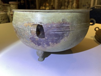 A Chinese bronze ritual tripod 'zhan' food vessel and cover, middle to late Spring and Autumn period