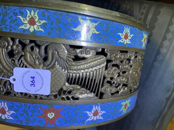 Un grand br&ucirc;le-parfum tripod en &eacute;maux cloisonn&eacute;s, Chine, 19&egrave;me