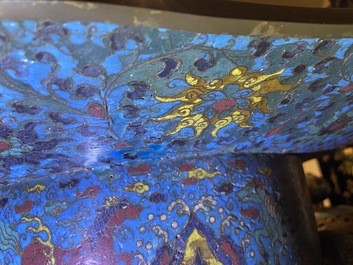 Un grand br&ucirc;le-parfum tripod en &eacute;maux cloisonn&eacute;s, Chine, 19&egrave;me