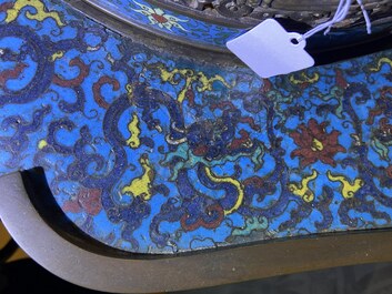 Un grand br&ucirc;le-parfum tripod en &eacute;maux cloisonn&eacute;s, Chine, 19&egrave;me