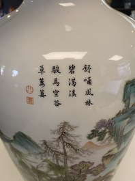 Un vase en porcelaine de Chine famille rose &agrave; d&eacute;cor des 'Huit chevaux de Mu Wang', marque de Hongxian, 20&egrave;me