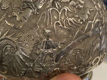 Une th&eacute;i&egrave;re en argent &agrave; d&eacute;cor d'oiseaux parmi des branches fleuries, Chine, 19&egrave;me