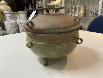 A Chinese bronze ritual tripod 'zhan' food vessel and cover, middle to late Spring and Autumn period