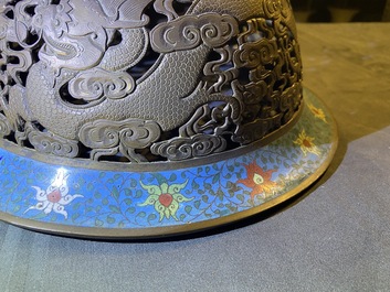 Un grand br&ucirc;le-parfum tripod en &eacute;maux cloisonn&eacute;s, Chine, 19&egrave;me