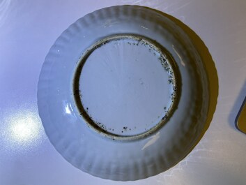 Une assiette en forme de chrysanth&egrave;me en porcelaine de Chine en bleu et blanc &agrave; d&eacute;cor d'un tigre pour le march&eacute; japonais, Tianqi/Chongzhen
