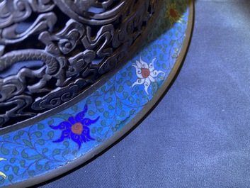 Un grand br&ucirc;le-parfum tripod en &eacute;maux cloisonn&eacute;s, Chine, 19&egrave;me