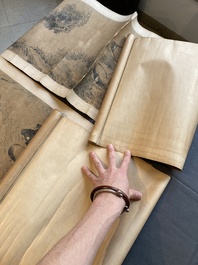 Luo Qing (1821-1899): quatre rouleaux figurant des personnages dans des paysages, encre et couleurs sur papier