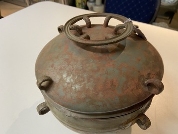 A Chinese bronze ritual tripod 'zhan' food vessel and cover, middle to late Spring and Autumn period