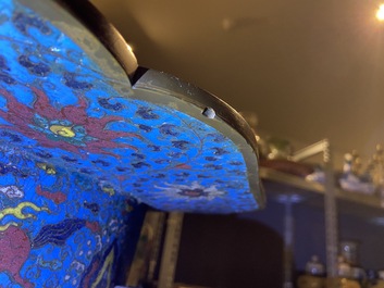 Un grand br&ucirc;le-parfum tripod en &eacute;maux cloisonn&eacute;s, Chine, 19&egrave;me