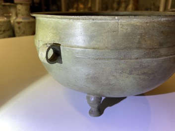 A Chinese bronze ritual tripod 'zhan' food vessel and cover, middle to late Spring and Autumn period