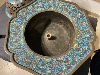 Un grand br&ucirc;le-parfum tripod en &eacute;maux cloisonn&eacute;s, Chine, 19&egrave;me