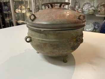 A Chinese bronze ritual tripod 'zhan' food vessel and cover, middle to late Spring and Autumn period