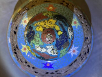 Un grand br&ucirc;le-parfum tripod en &eacute;maux cloisonn&eacute;s, Chine, 19&egrave;me